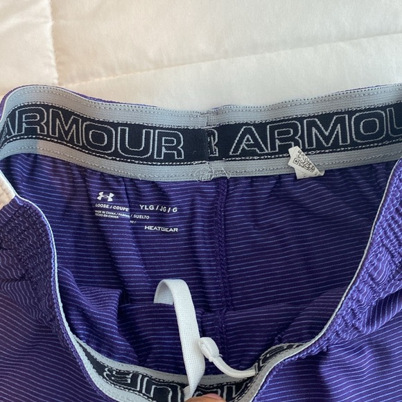 Boys Under Armour Short - Picture 2 of 5